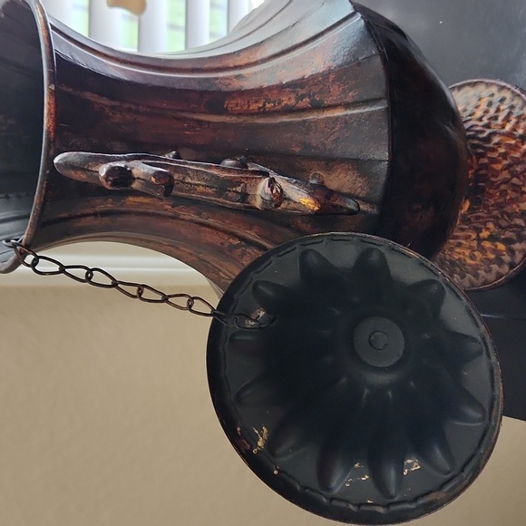 Decorate metal urn with lid - Picture 4 of 8